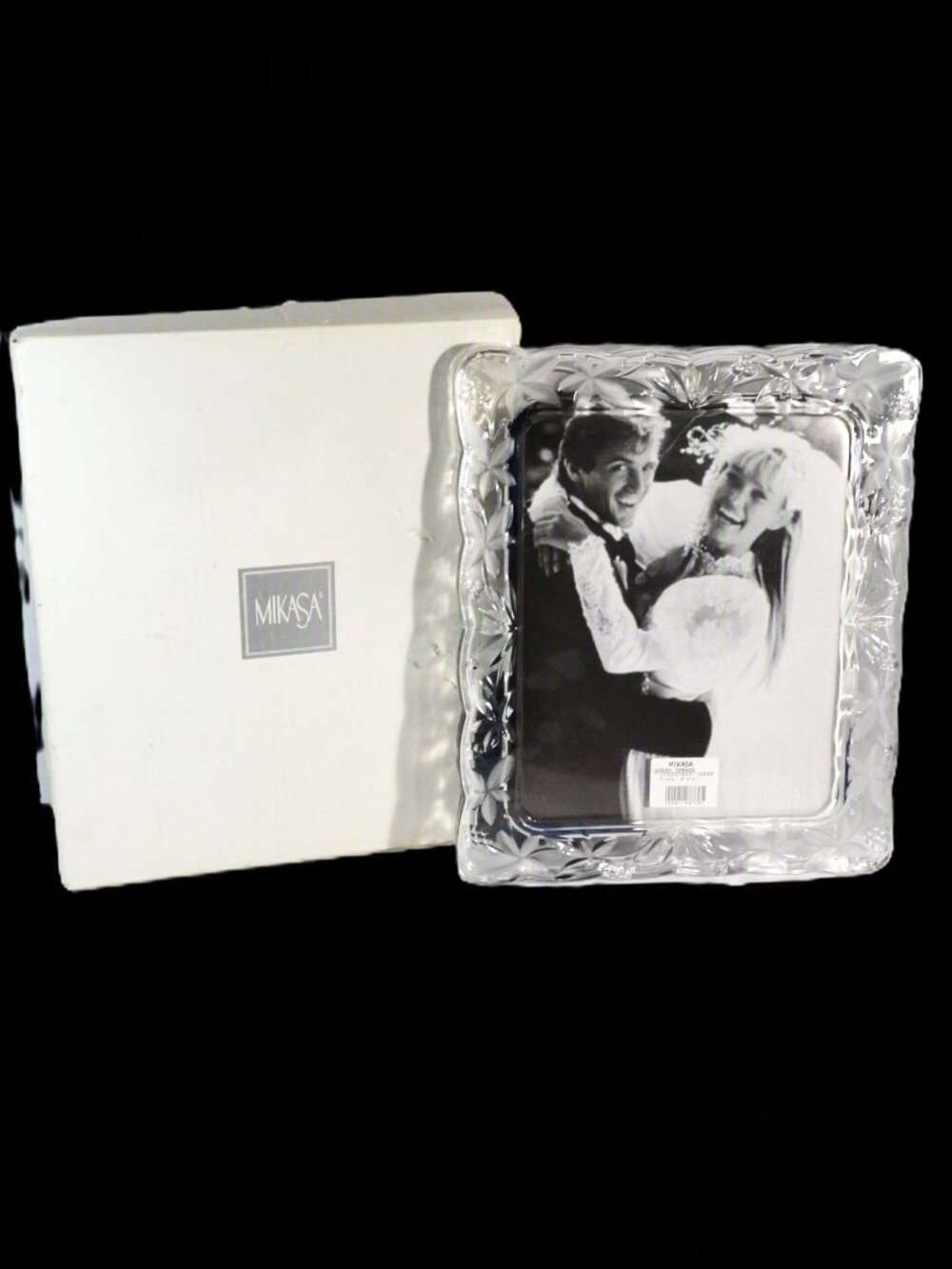 Mikasa Garden Terrace 8 x 10 Glass Frame Wedding Bridal Shower Original Box